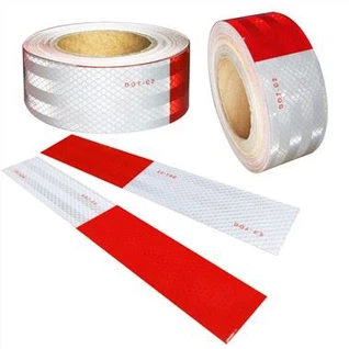 Reflektorli treyler chiziqlari